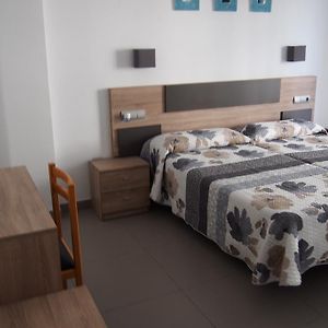 Habitación Estándar con 2 Camas Individuales